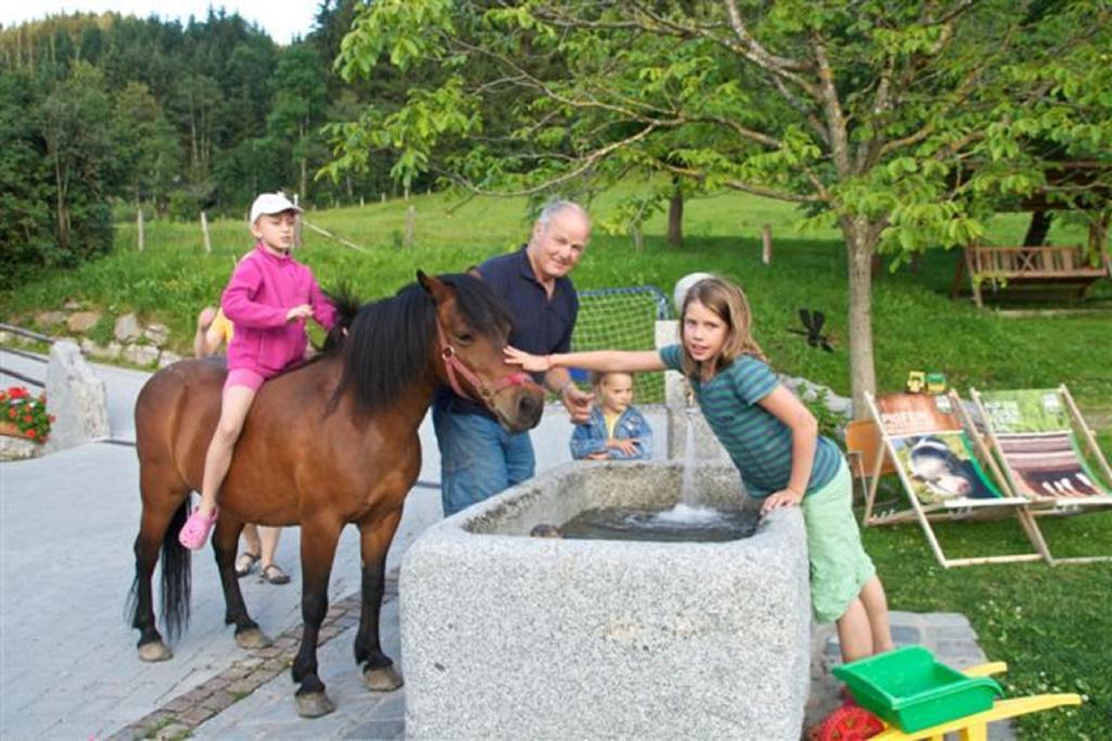 Oberdeutinghof Apartment Saalfelden Bagian luar foto